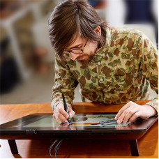 Графический планшет-монитор Wacom Cintiq DTH-2420 USB черный