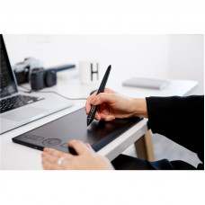 Графический планшет Wacom Intuos Pro PTH-460 Bluetooth/USB черный