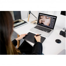 Графический планшет Wacom Intuos Pro PTH-460 Bluetooth/USB черный