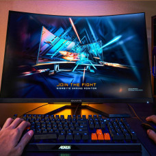 Монитор Gigabyte 31.5" G32QC A VA 2560x1440 165Hz 350cd/m2 16:9